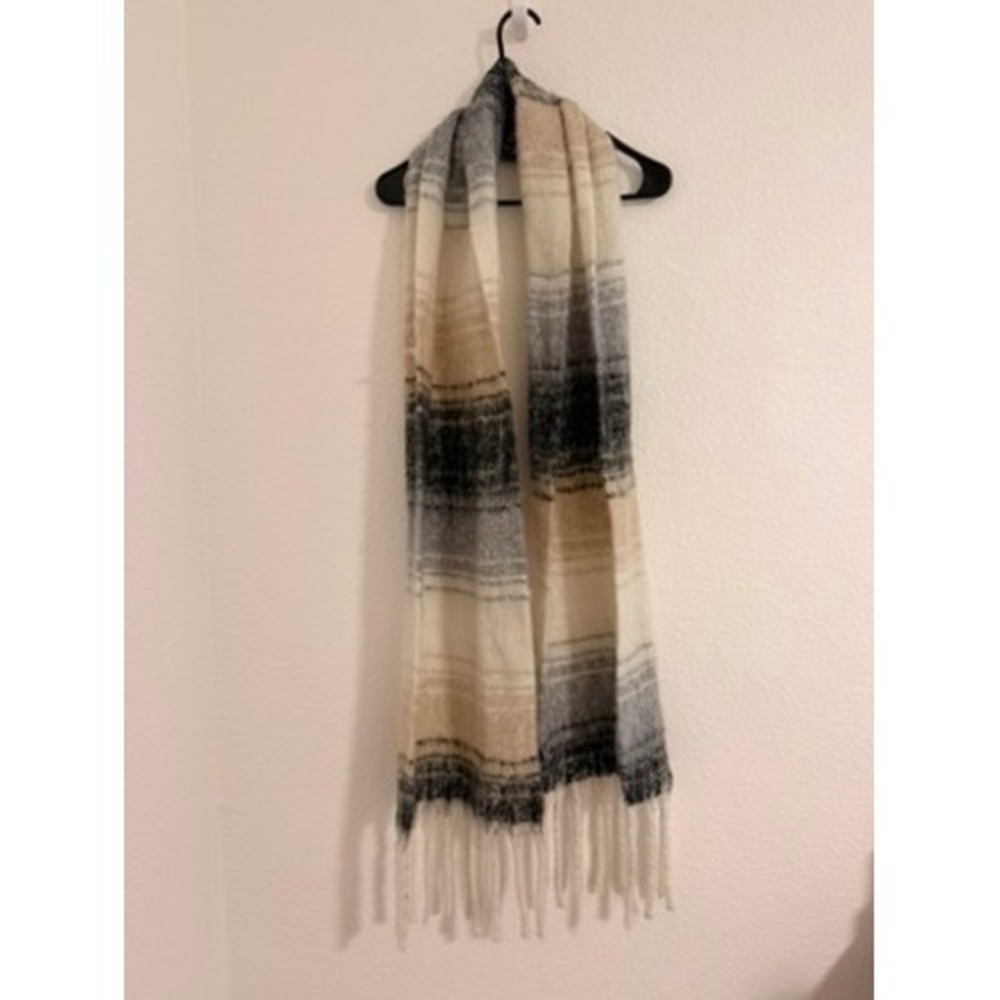 Old Navy Womens Oversized Blanket Scarf Cream Tan Grey Plaid Fringe One Size